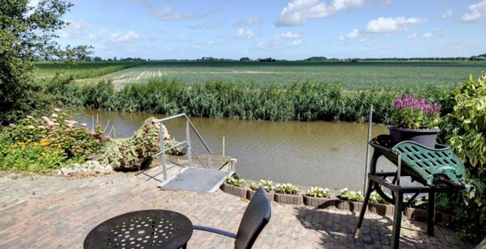 Appartement 2 Met Terras Aan De Tuin Van Op De Roemte Baflo المظهر الخارجي الصورة