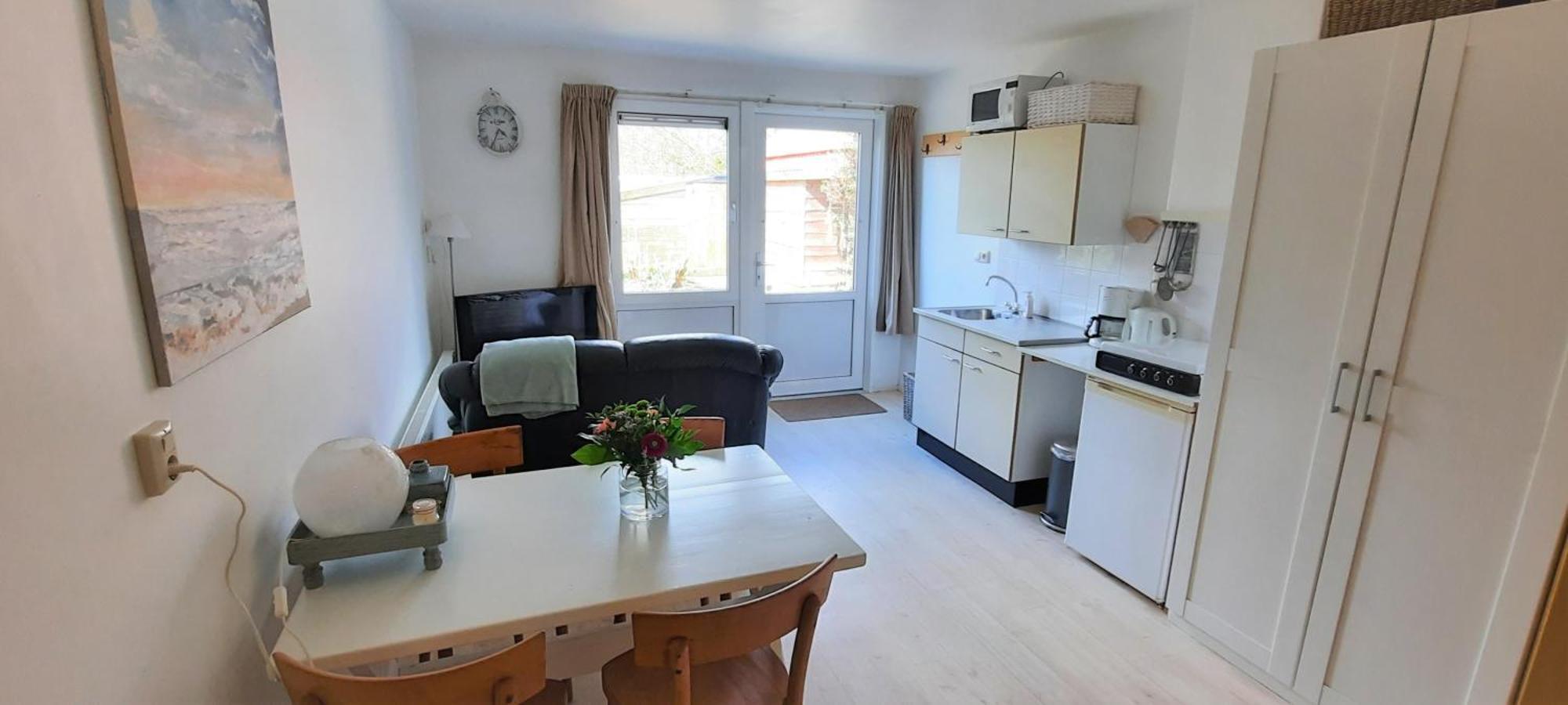 Appartement 2 Met Terras Aan De Tuin Van Op De Roemte Baflo المظهر الخارجي الصورة
